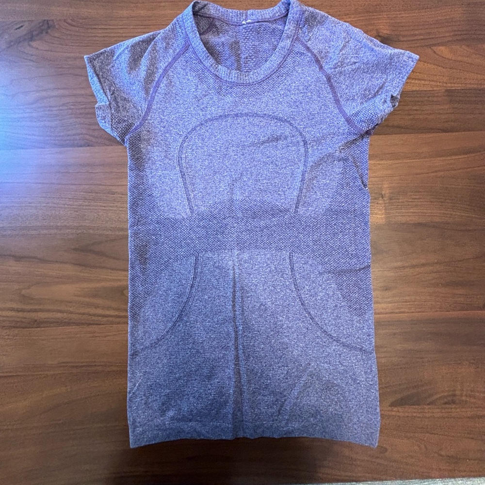 Lululemon short sleeve workout shirt